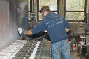Produktion, Farbgebung, Gussteilgrundierung, Spritzverfahren, Farbspritzanlage, Standardfarben